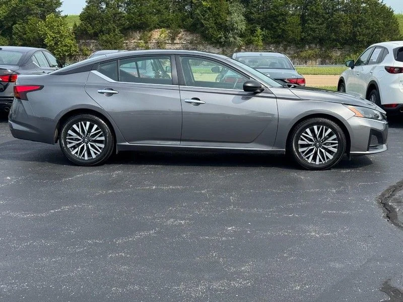 Used 2024 Nissan Altima SV with VIN 1N4BL4DV4RN372346 for sale in Festus, MO