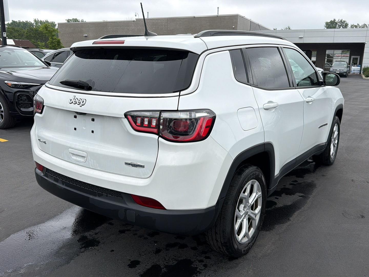 Used 2024 Bright White Clearcoat Jeep Latitude image 5