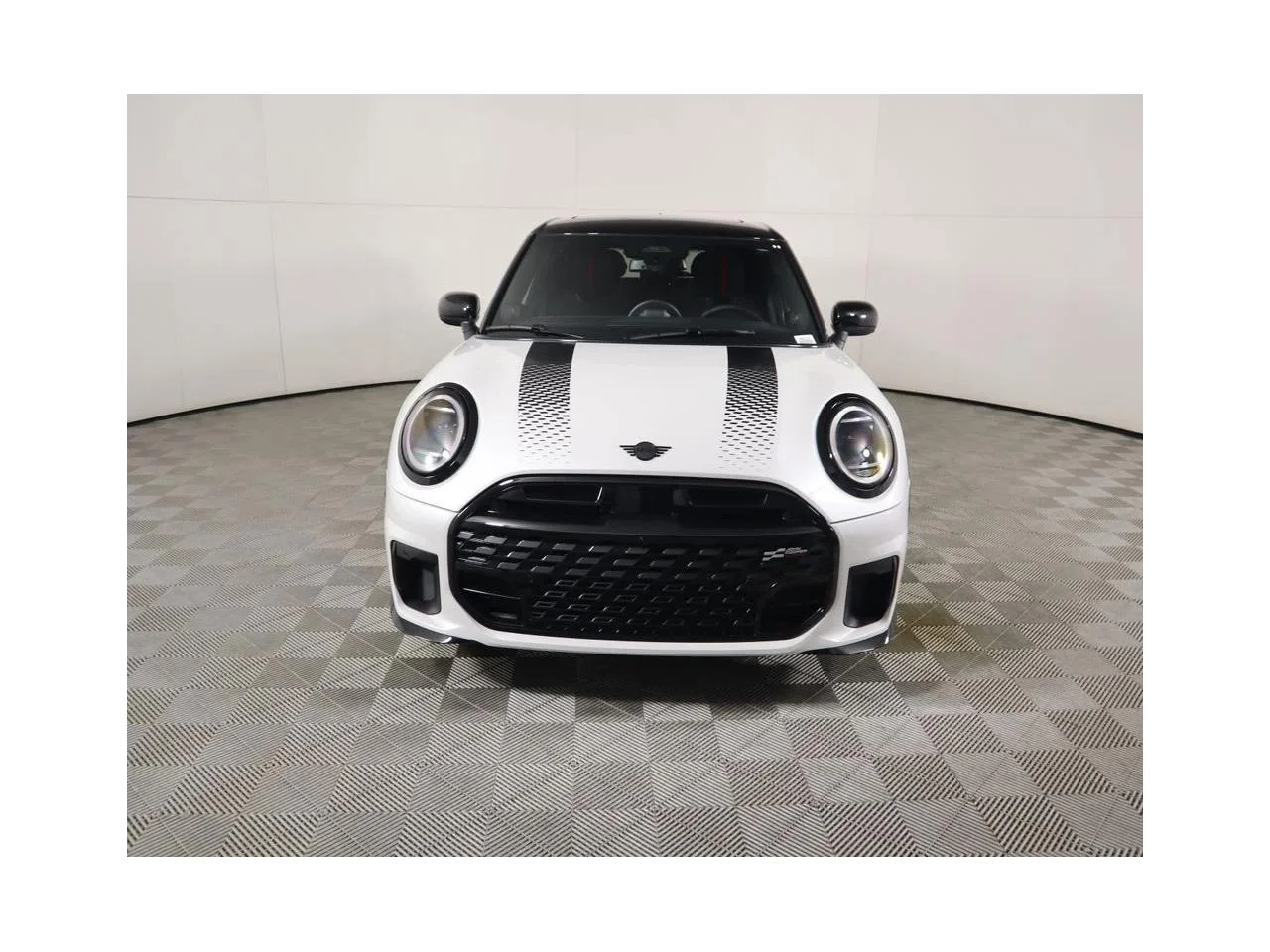 New 2026 Nanuq White Metallic MINI ICONIC image 2