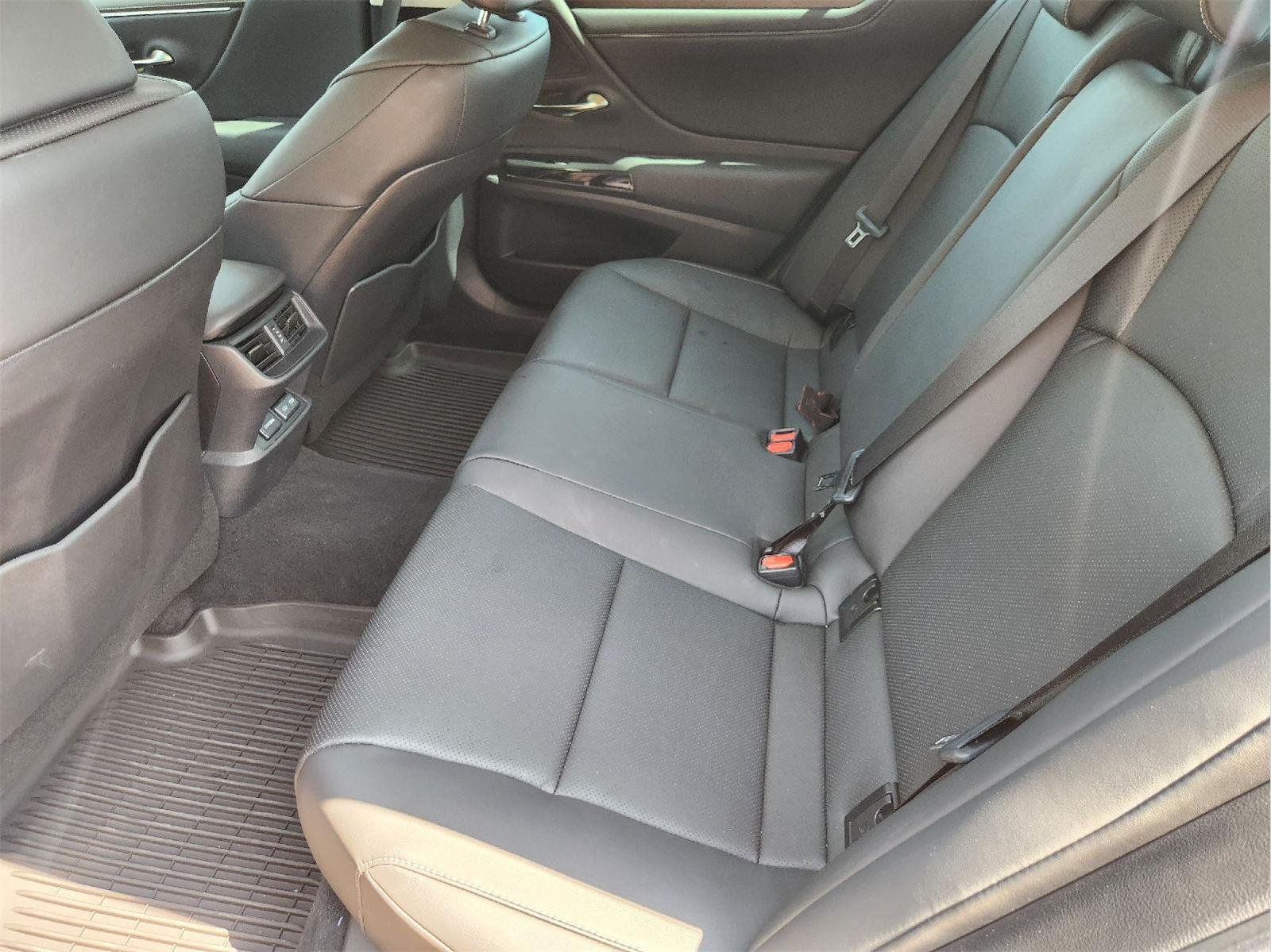 2025 Lexus ES 350 - Photo 29