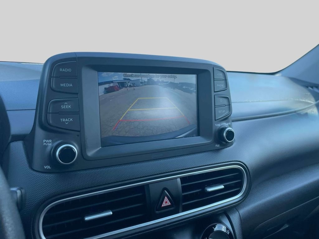 Used 2020 Silver Hyundai SE image 27