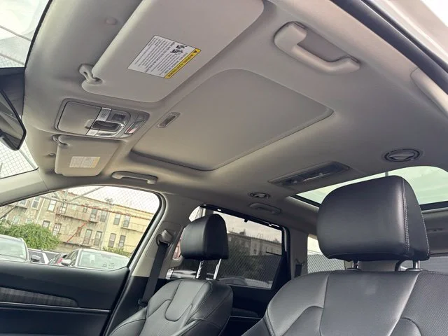 Used 2023 White Kia SX image 22