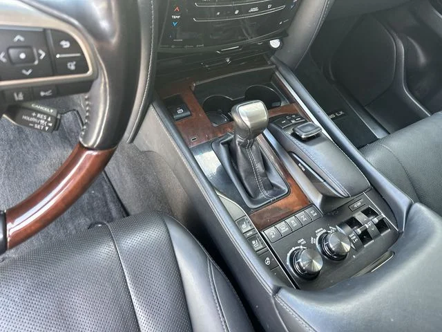 Used 2021 White Lexus 570 image 21