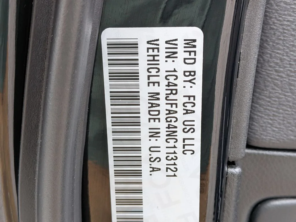 Used 2022 Black Jeep Laredo X image 31