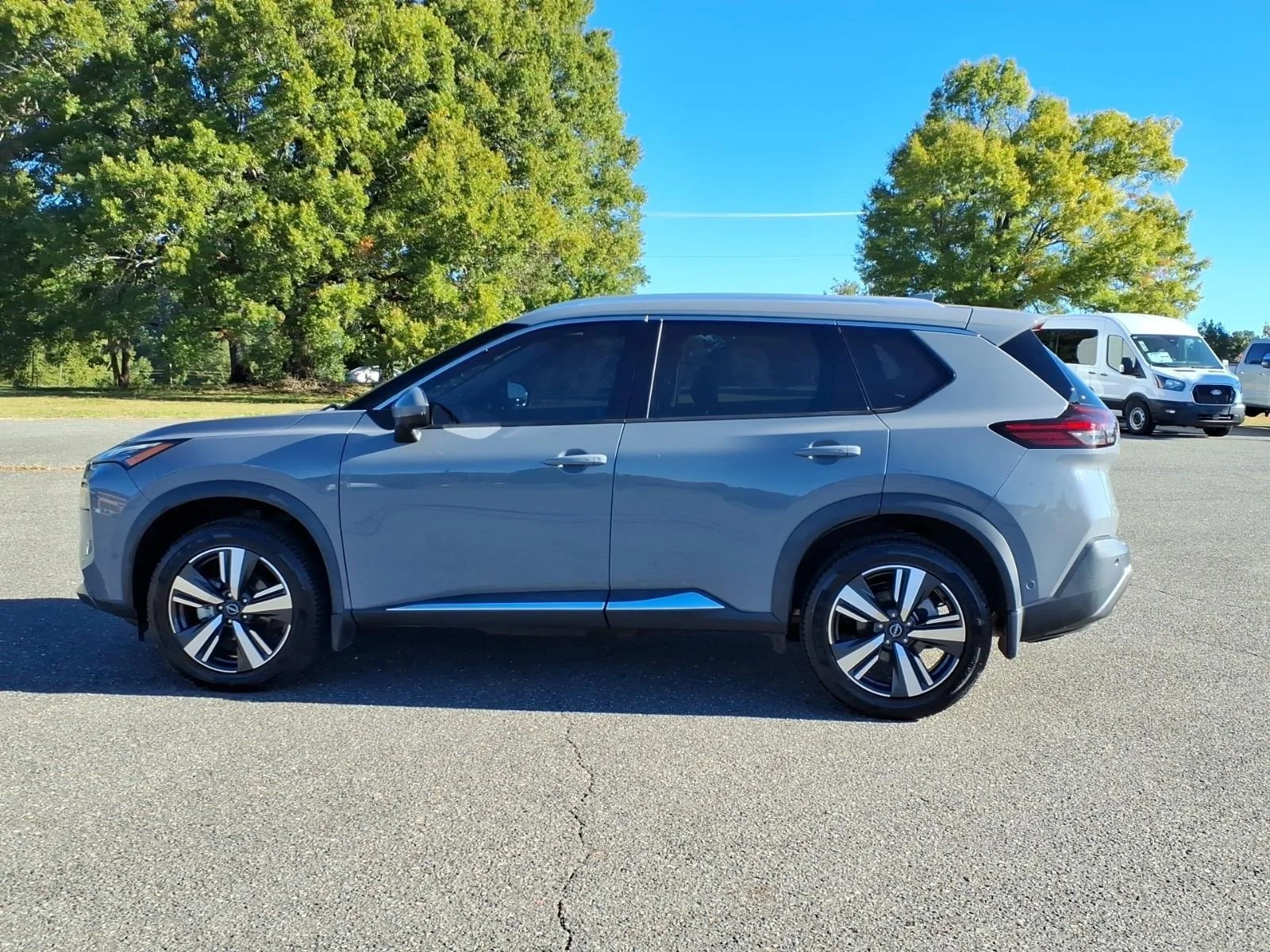 Used 2022 Boulder Gray Pearl Nissan SL image 3