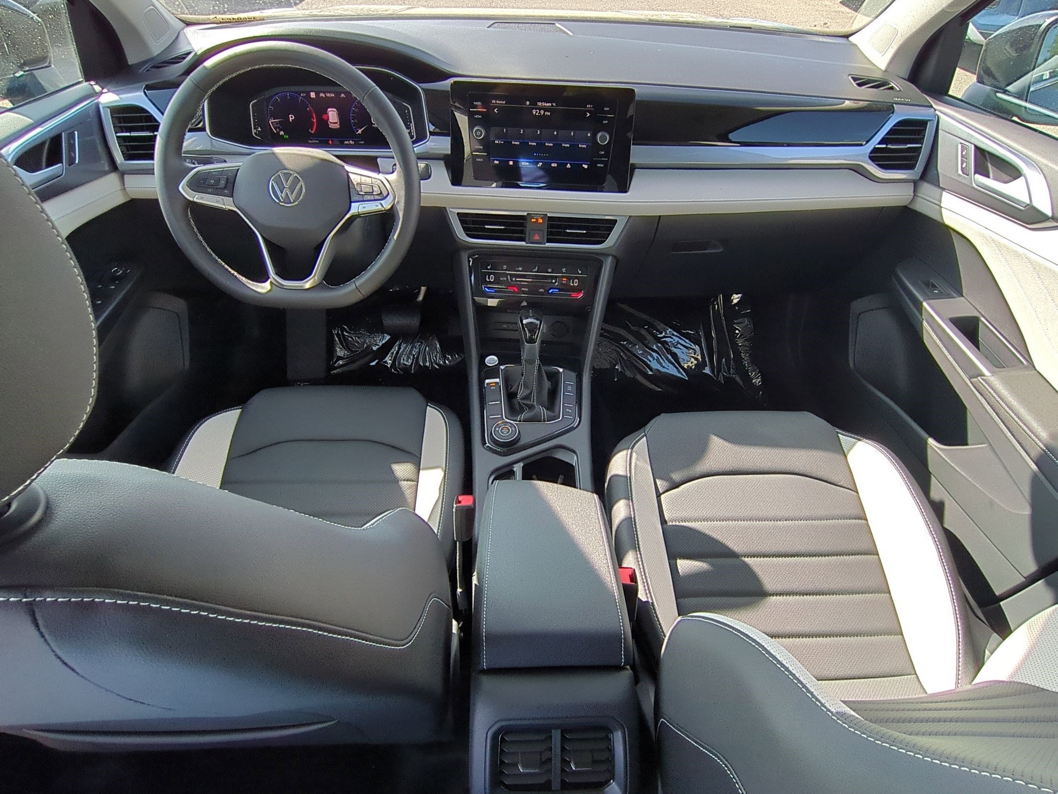 2025 Volkswagen Taos SEL - Photo 14