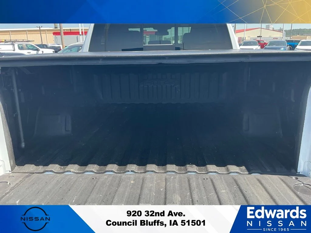 Used 2023 White GMC AT4 image 9