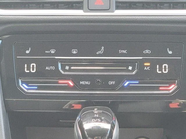 2025 Volkswagen Taos SE - Photo 22