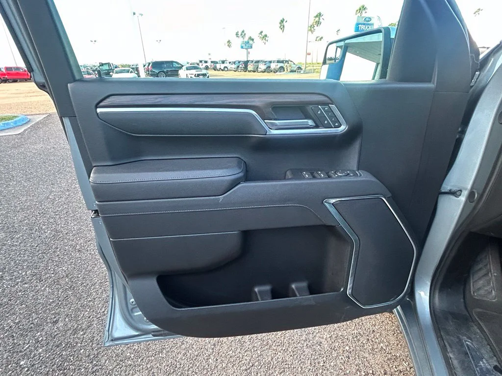 Used 2025 Silver GMC SLT image 11