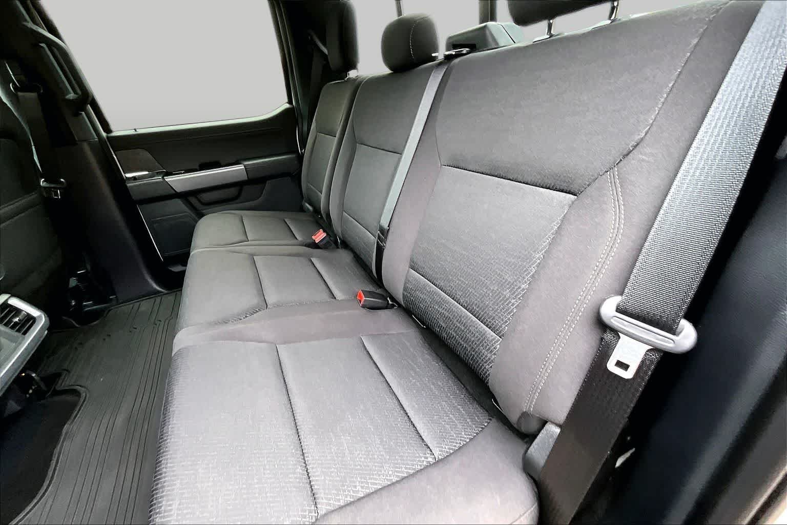 Used 2025 Oxford White Clearcoat Ford XLT image 27