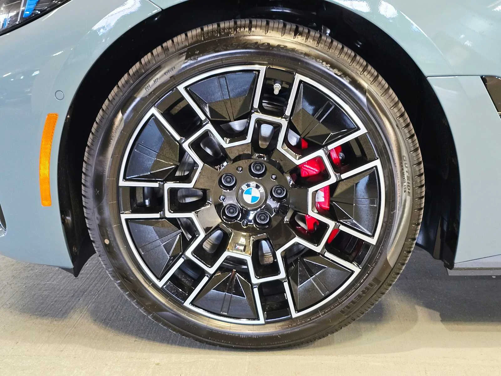 New 2026 Cape York Green Metallic BMW xDrive40 image 8