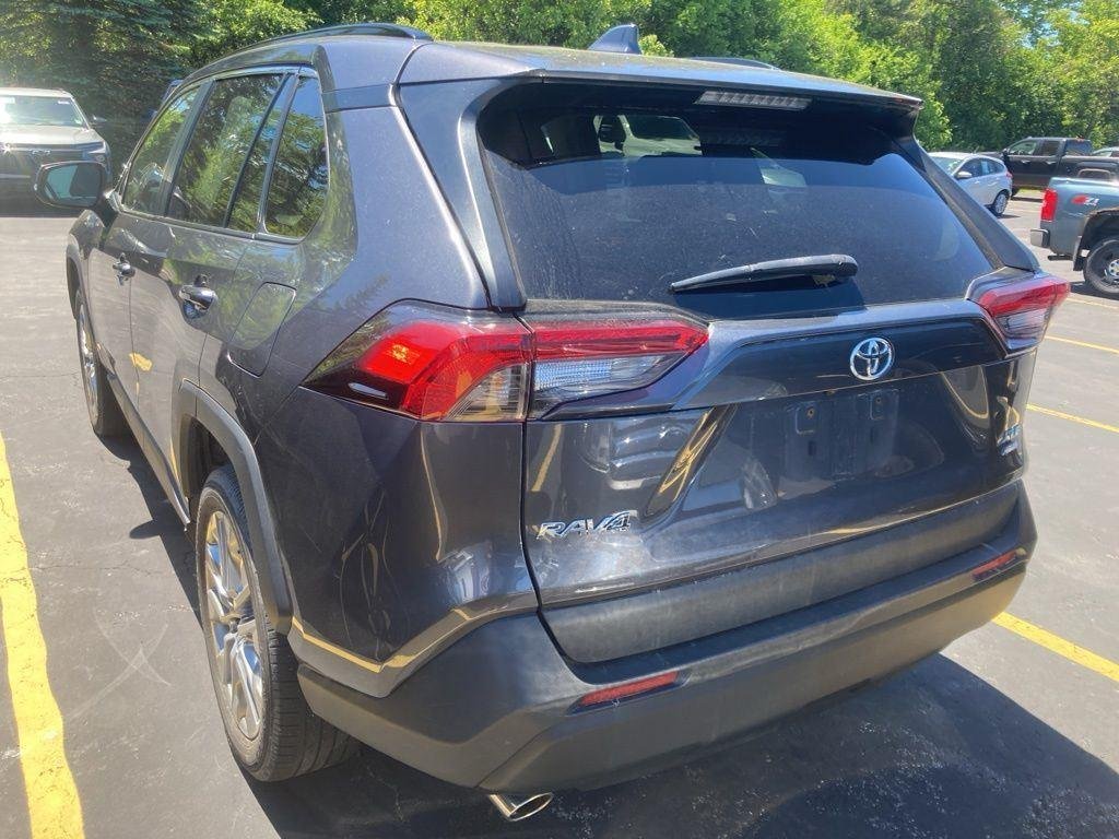 Used 2022 Magnetic Gray Metallic Toyota XLE Premium image 5