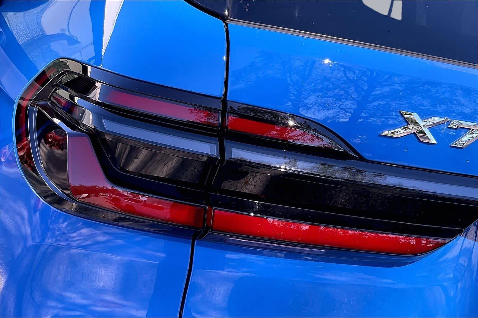 Used 2026 Santorini Blue BMW xDrive40i image 30