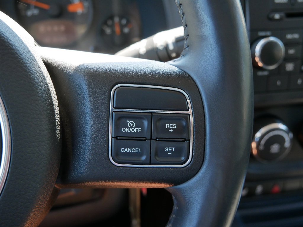 Used 2015 Silver Jeep Latitude image 17