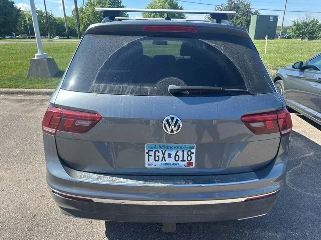 Used 2018 Platinum Gray Metallic Volkswagen 2.0T SE image 4