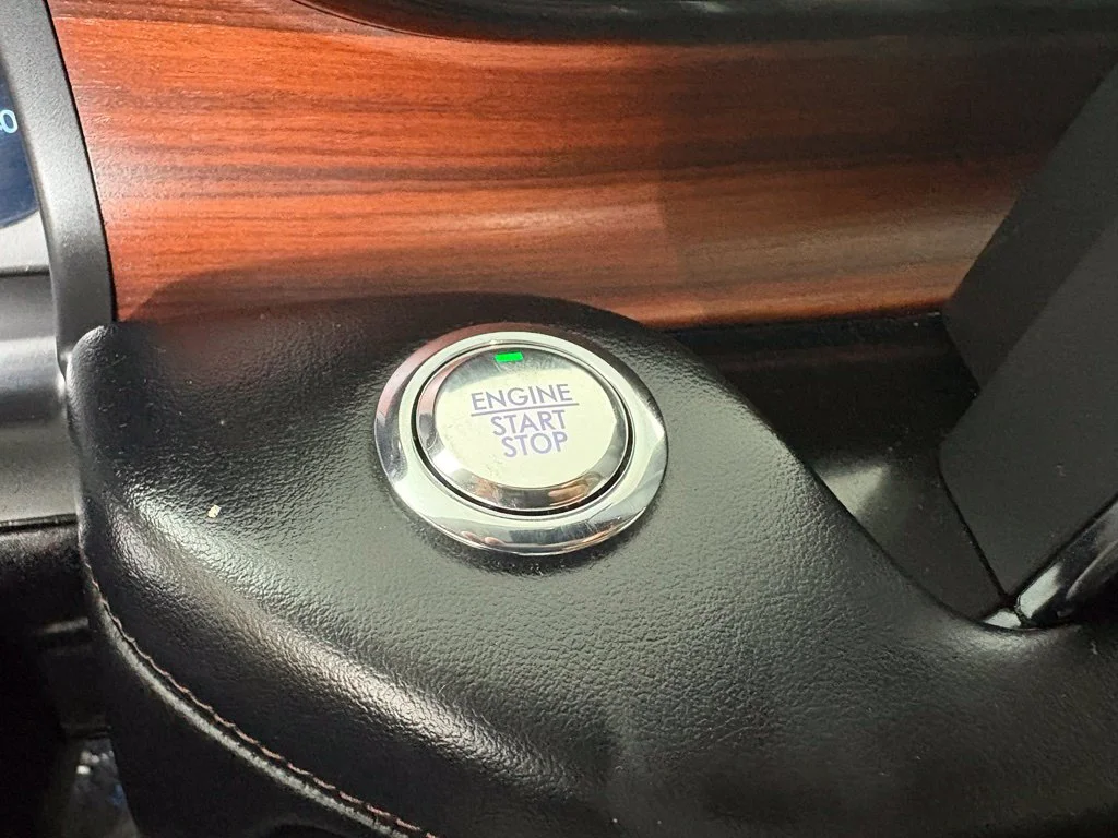 Used 2022 White Lincoln Reserve image 32