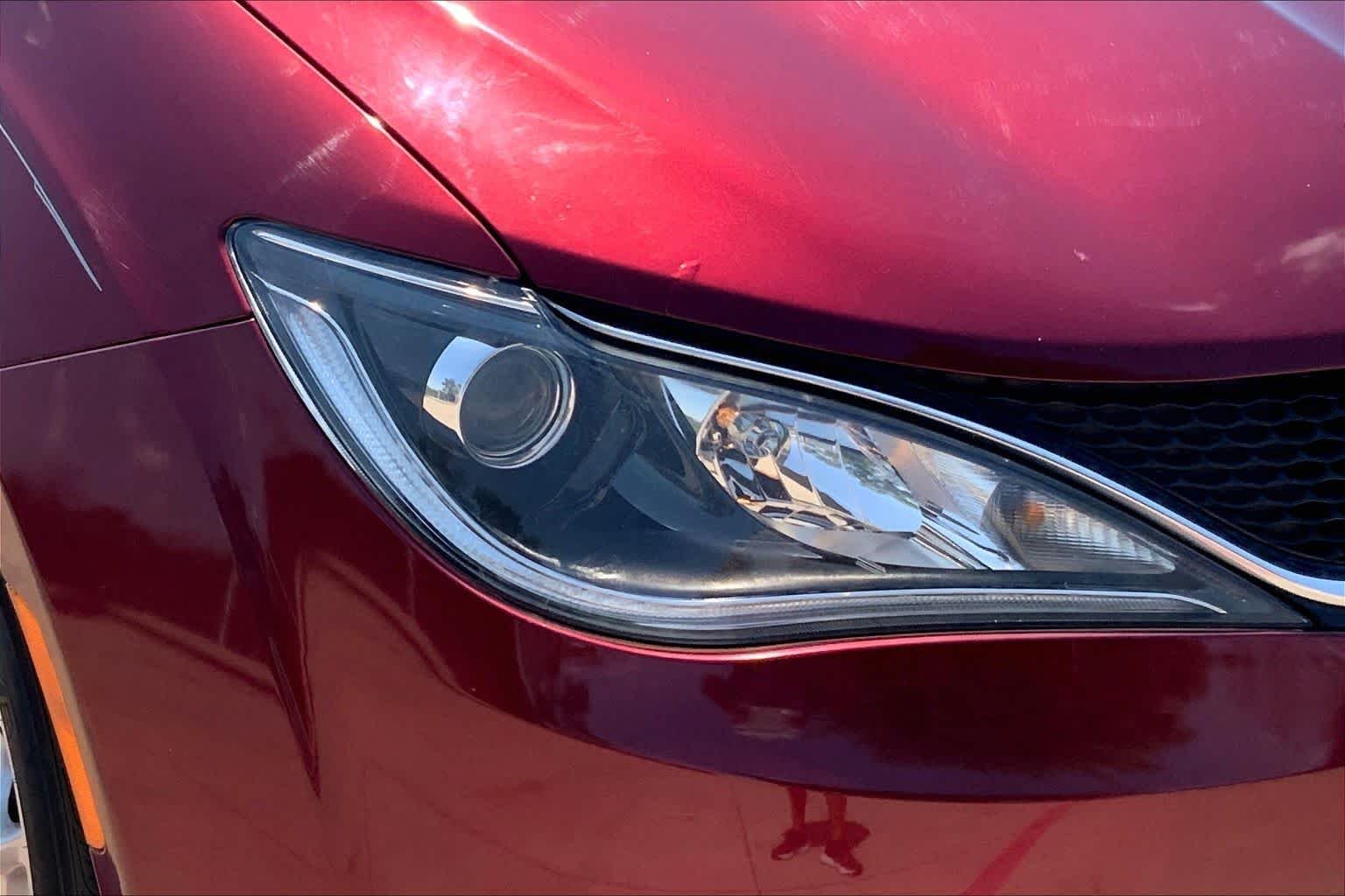 Used 2018 Velvet Red Pearl Coat Chrysler Touring Plus image 26