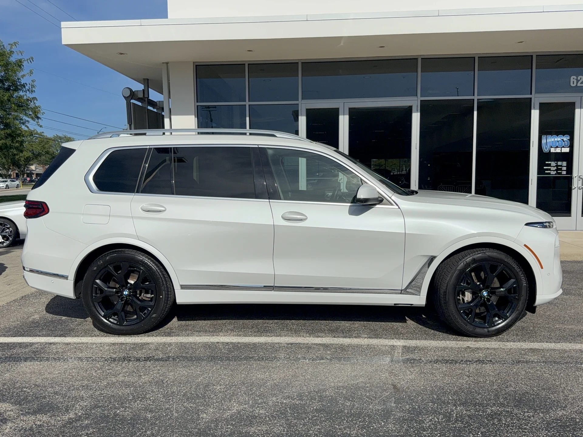 Used 2023 Alpine White BMW xDrive40i image 2