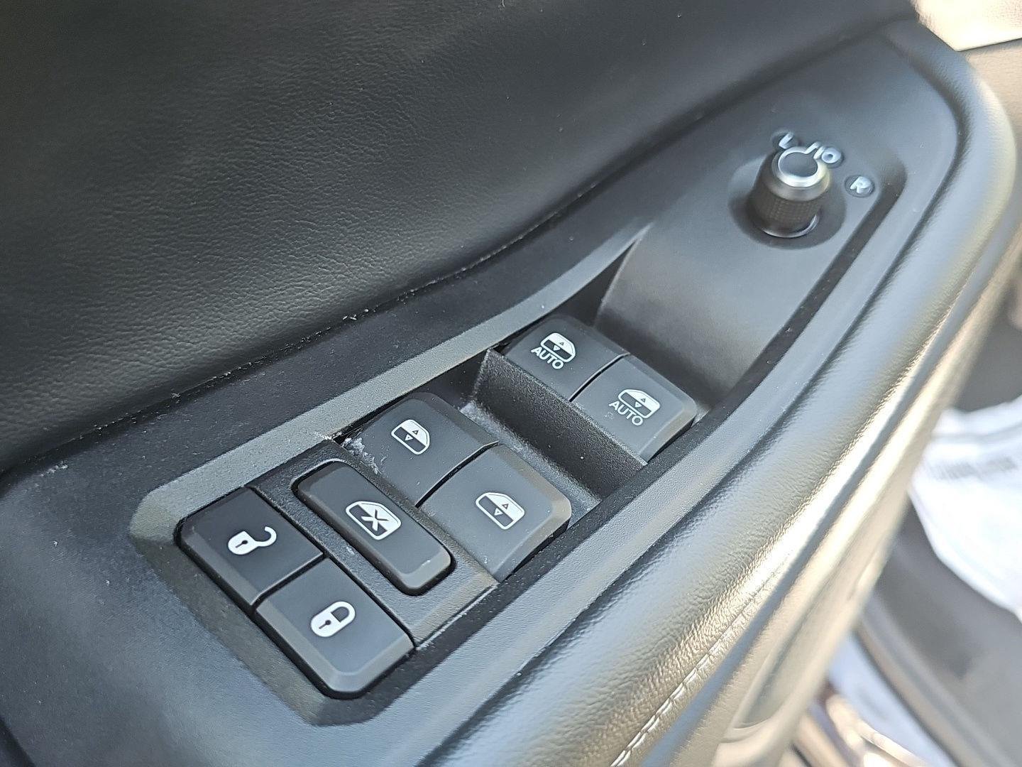 Used 2022 Ember Pearlcoat Jeep Limited image 20