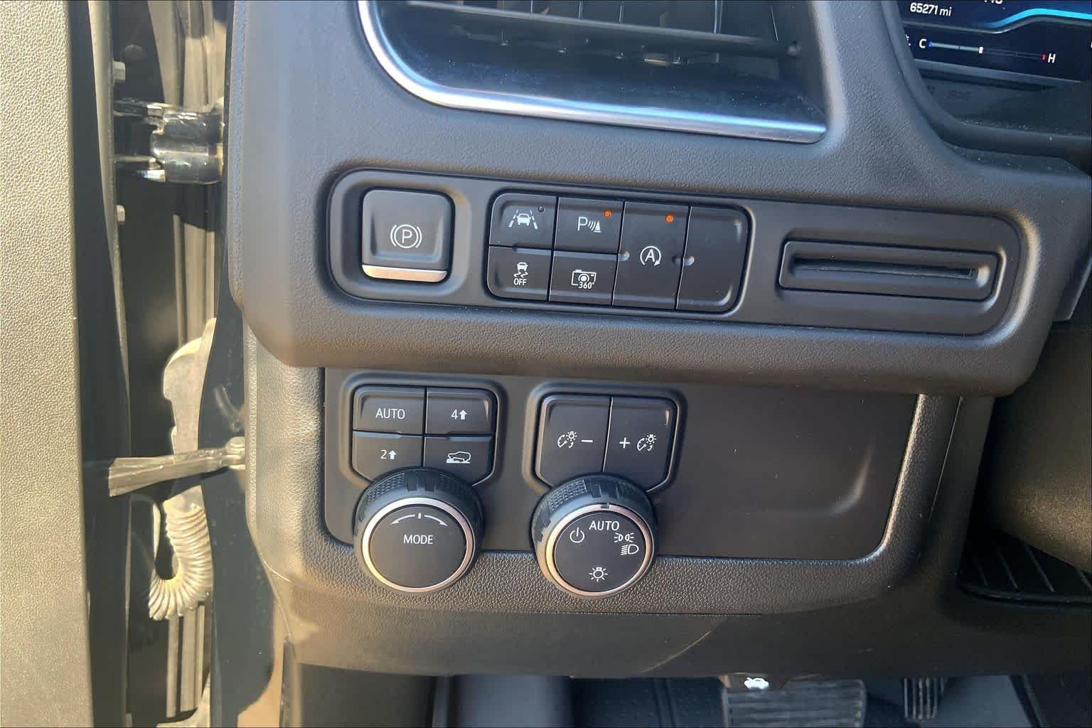 2023 Chevrolet Suburban RST - Photo 32