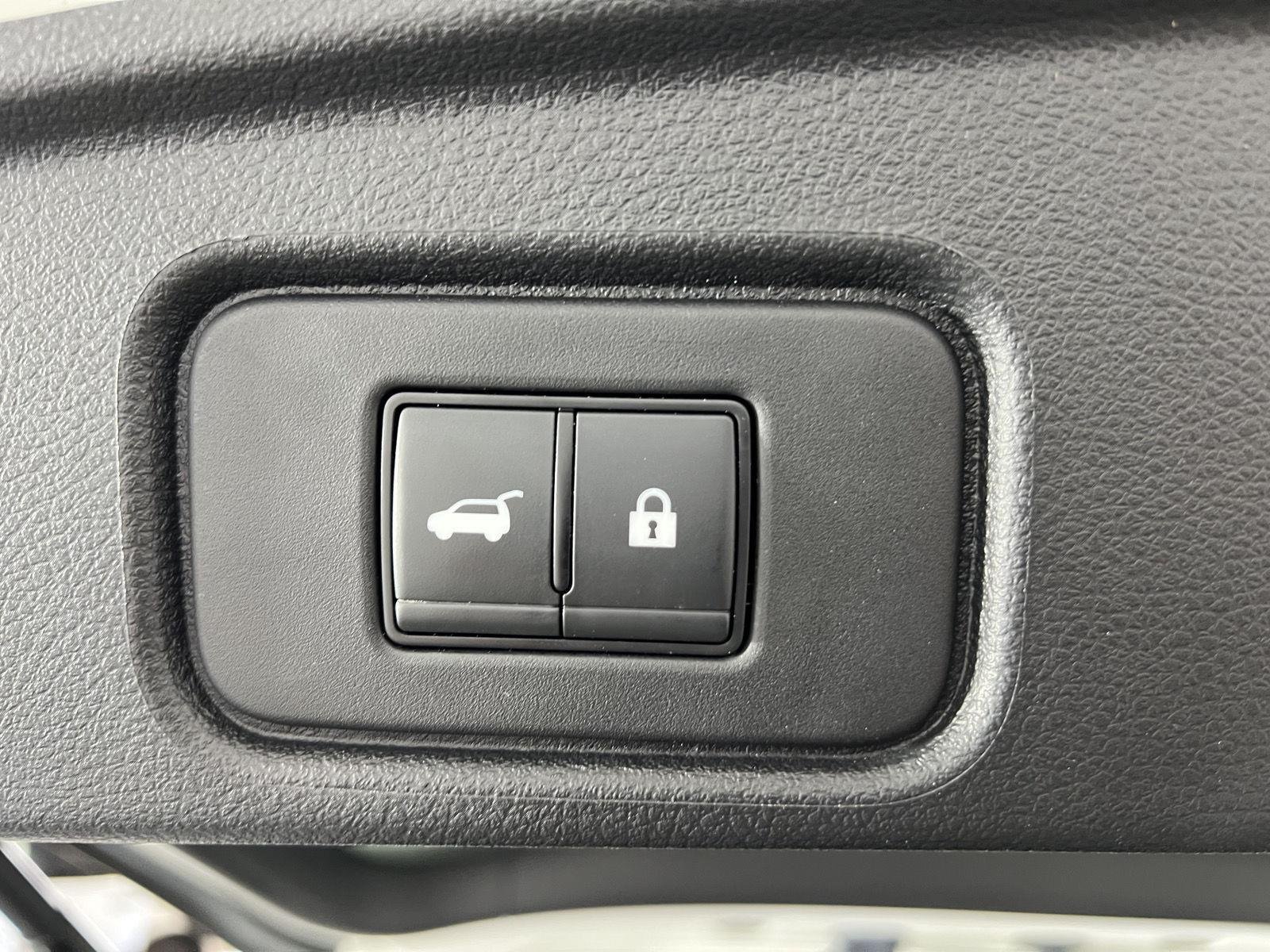 Used 2023 Pearl White Tricoat Nissan SL image 31