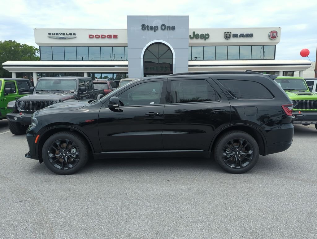 New 2026 Diamond Black Clear-Coat Exterior Paint Dodge GT Plus image 4