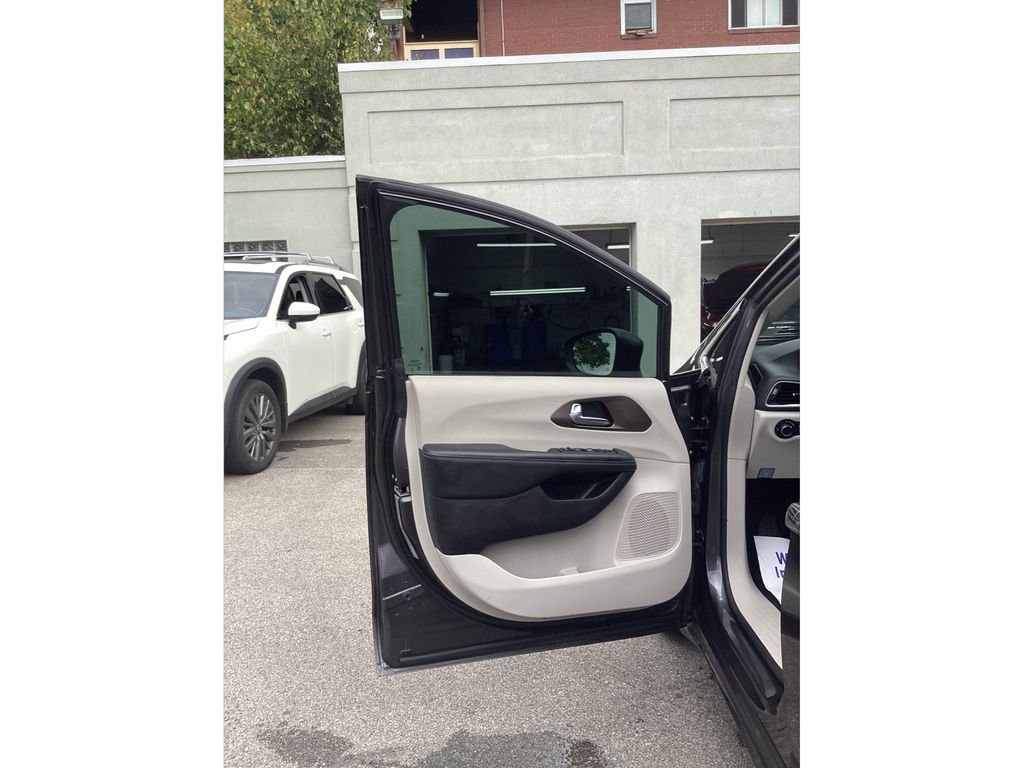 Used 2022 Gray Chrysler LX image 17