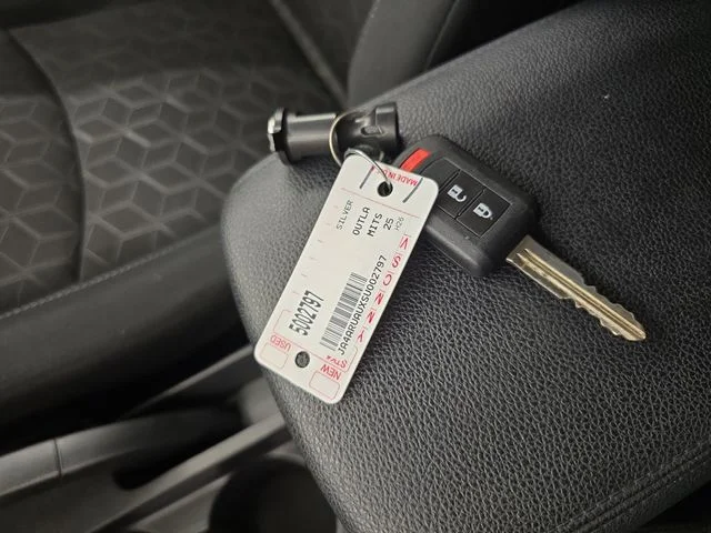 Used 2025 Alloy Silver Metallic Mitsubishi  image 18