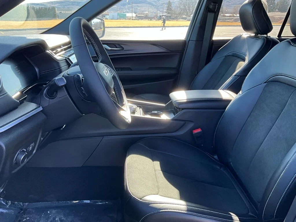 2025 Jeep Grand Cherokee Altitude - Photo 12