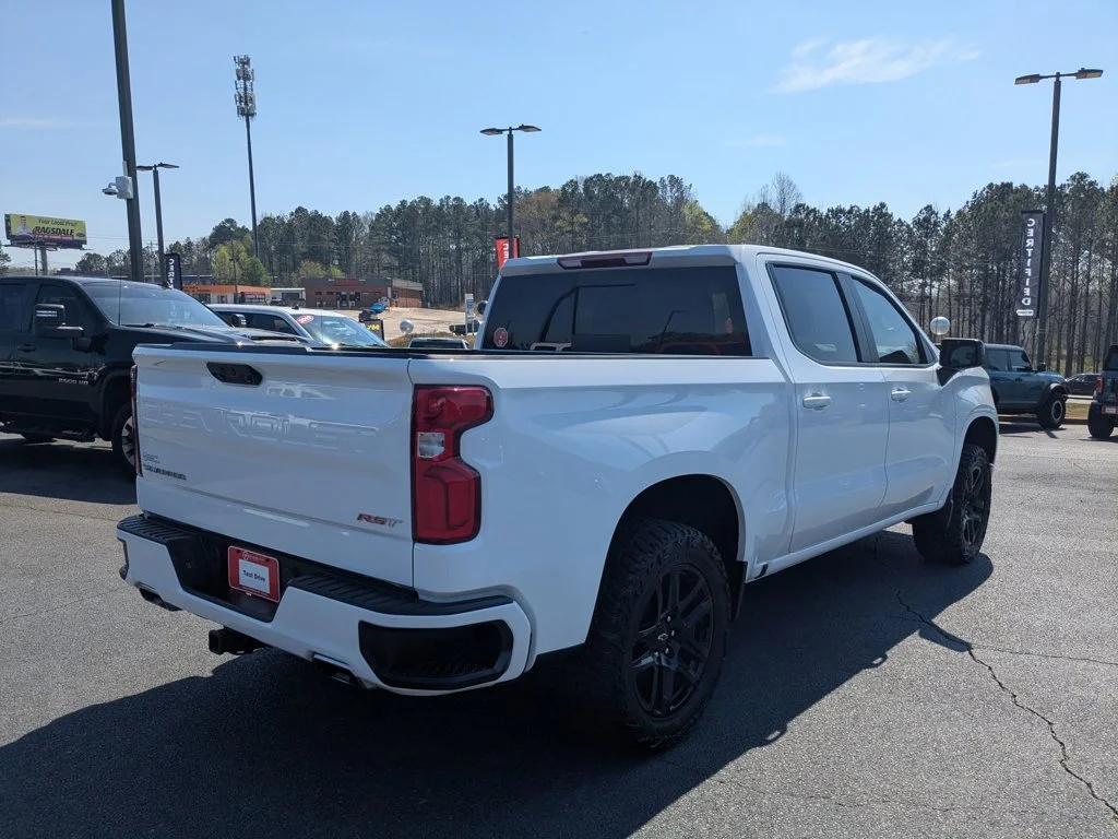 Used 2024 Summit White Chevrolet RST image 5