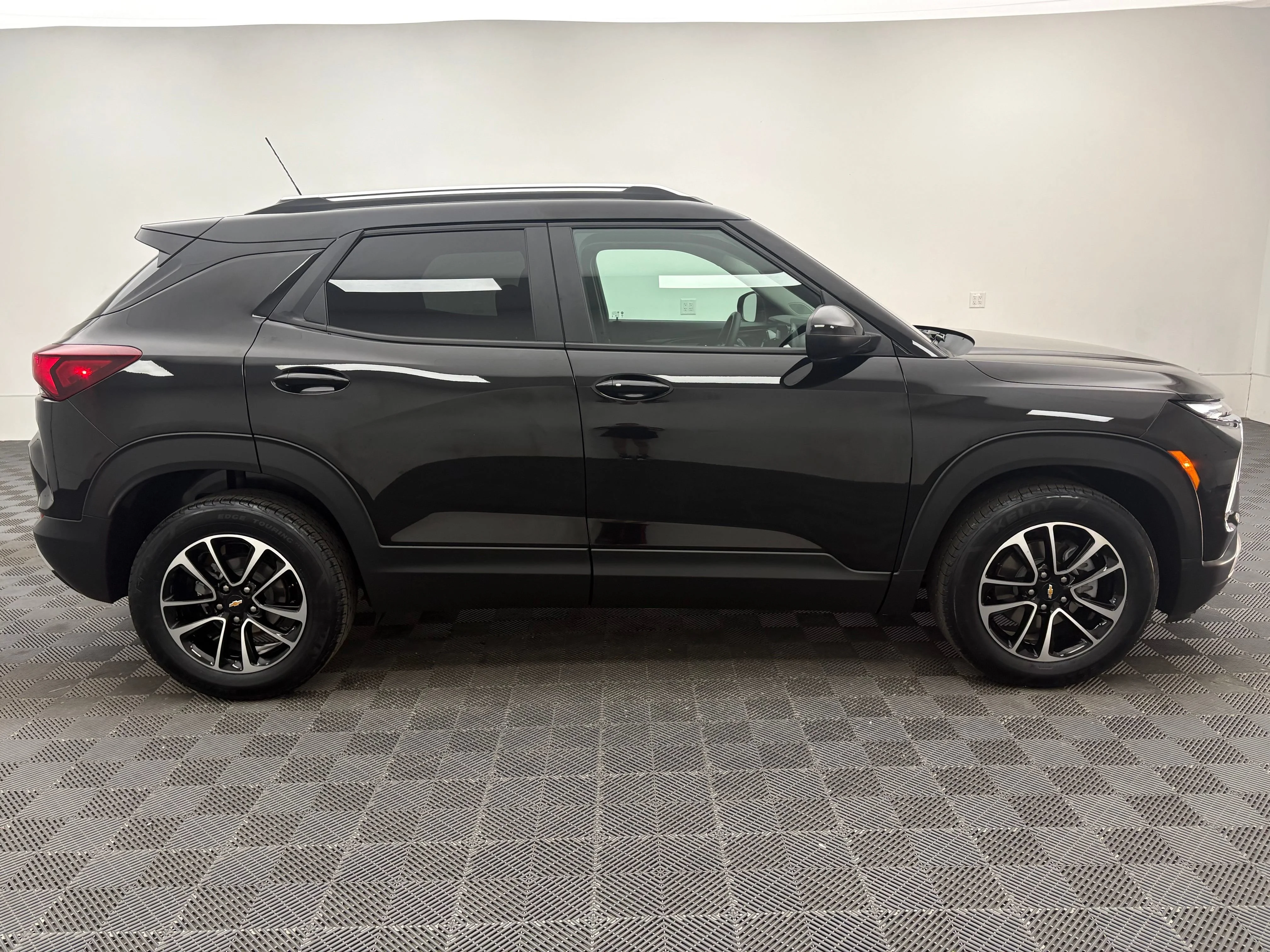 Used 2025 Mosaic Black Metallic Chevrolet LT image 5