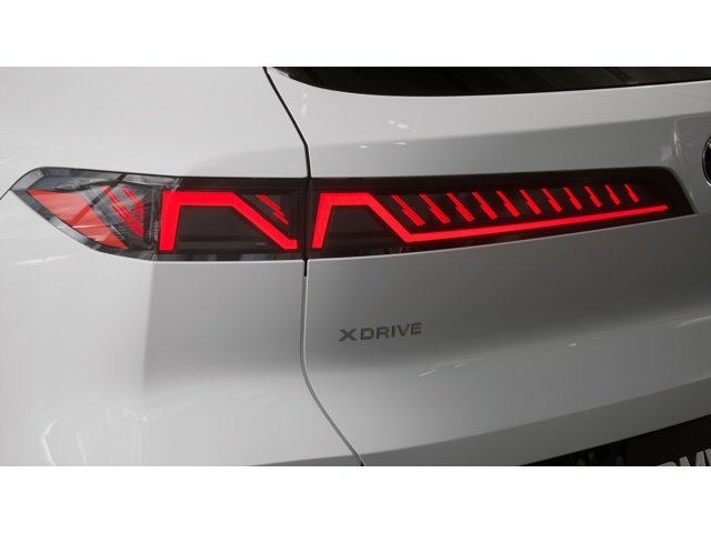 New 2027 Alpine White BMW  image 8
