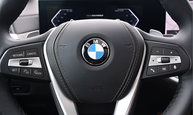 Used 2024 White BMW xDrive40i image 29