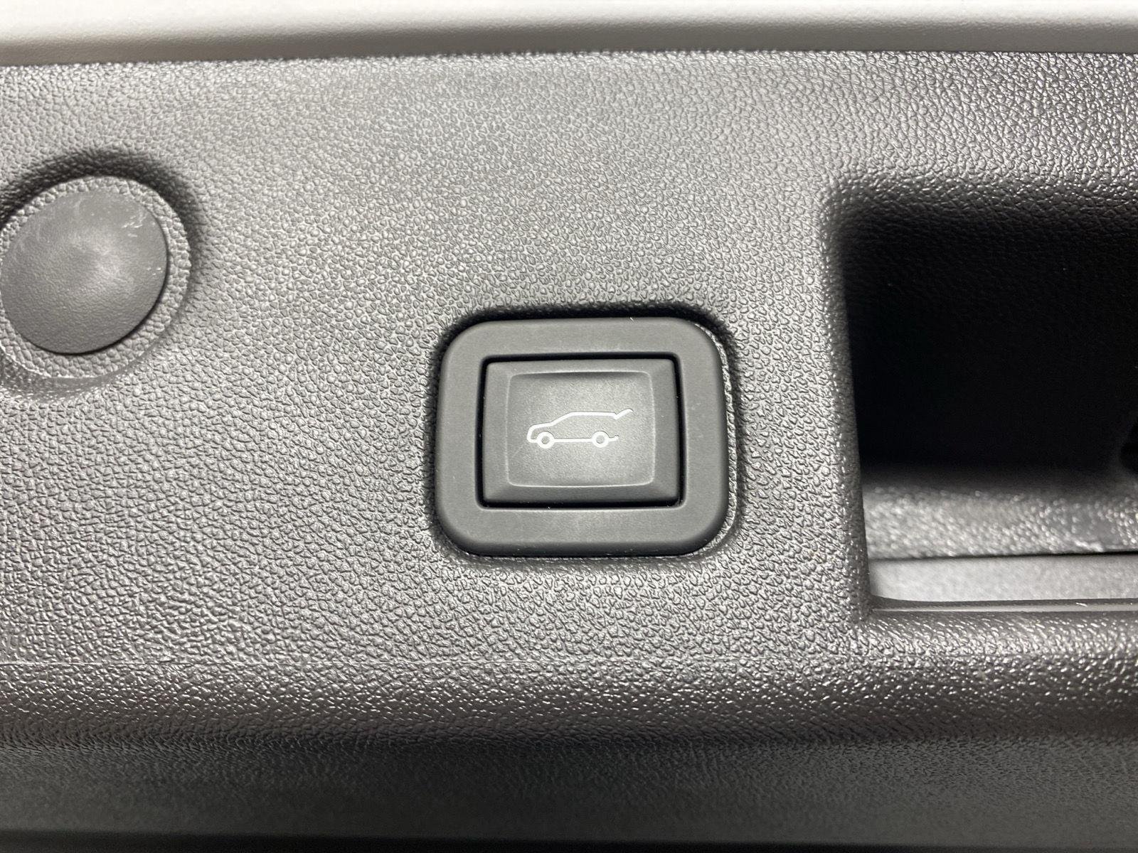 Used 2024 Summit White Chevrolet RS image 26