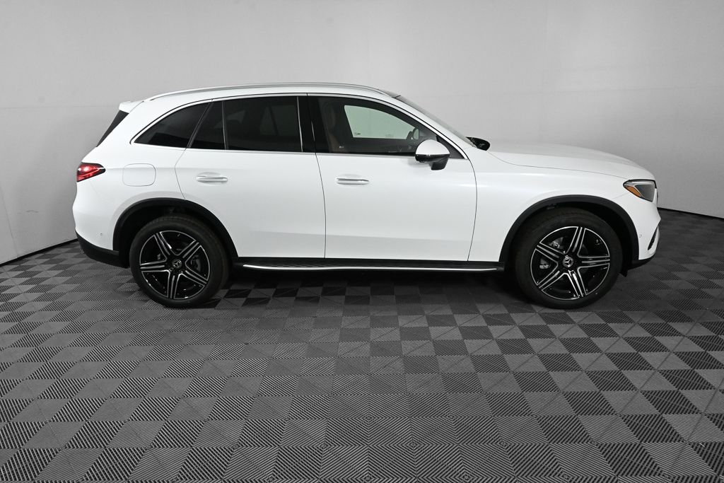 New 2026 MANUFAKTUR Moonlight White Metallic Mercedes-Benz GLC 300 image 25