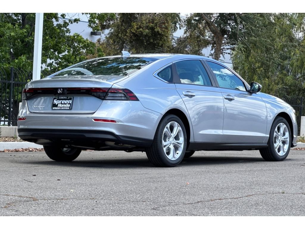 New 2026 Solar Silver Metallic Honda LX image 4