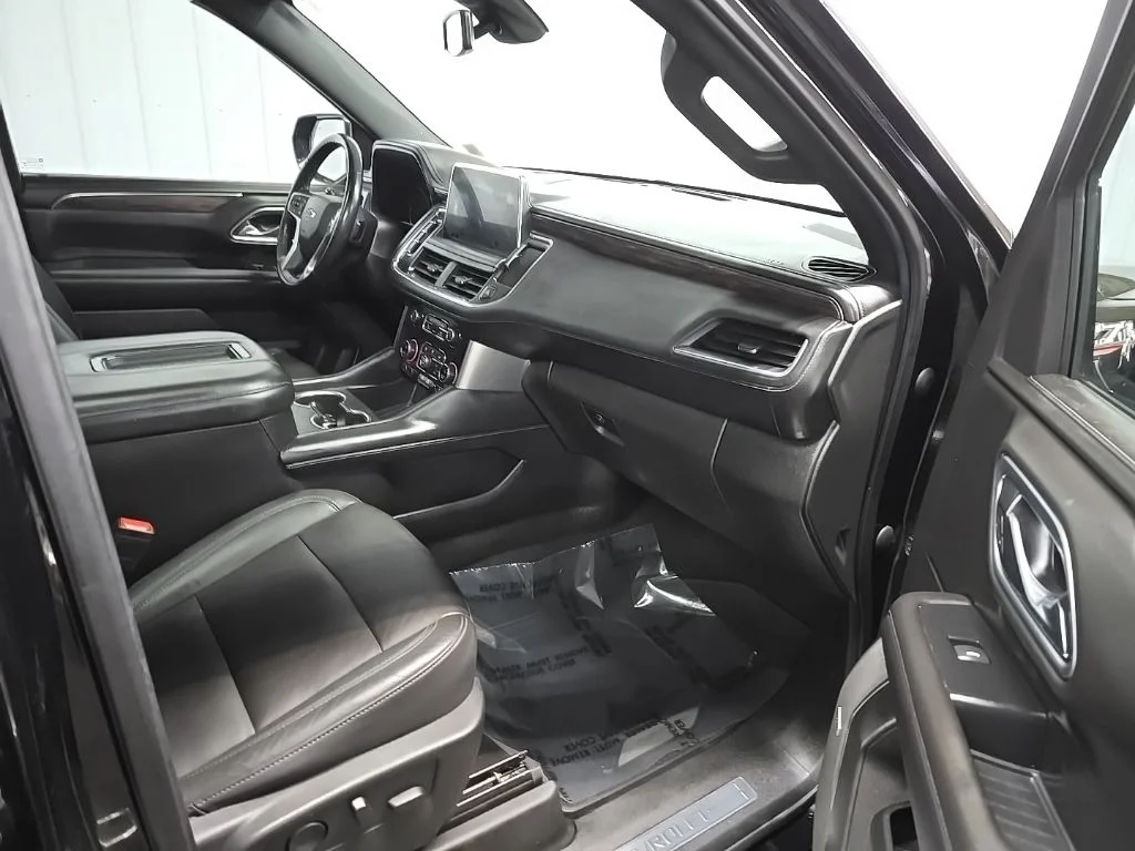 Used 2021 Black Chevrolet Z71 image 19