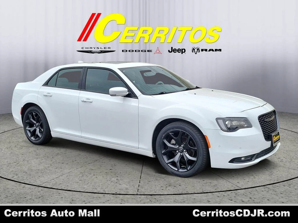 2023 Chrysler 300 S's photo