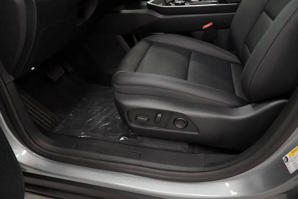 New 2027 Sterling Gray Metallic Chevrolet LT image 20