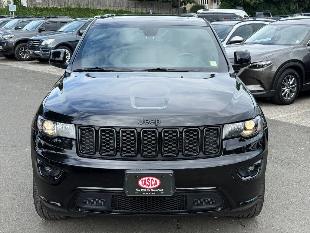 Used 2022 Diamond Black Jeep Laredo X image 2