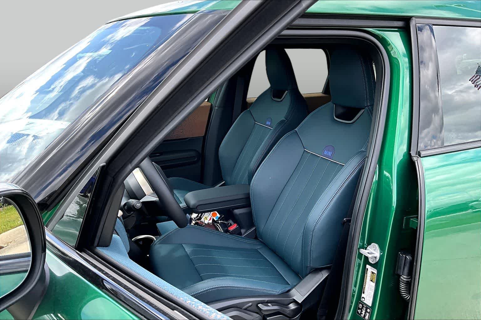 New 2026 British Racing Green IV Metallic MINI Signature Plus image 9