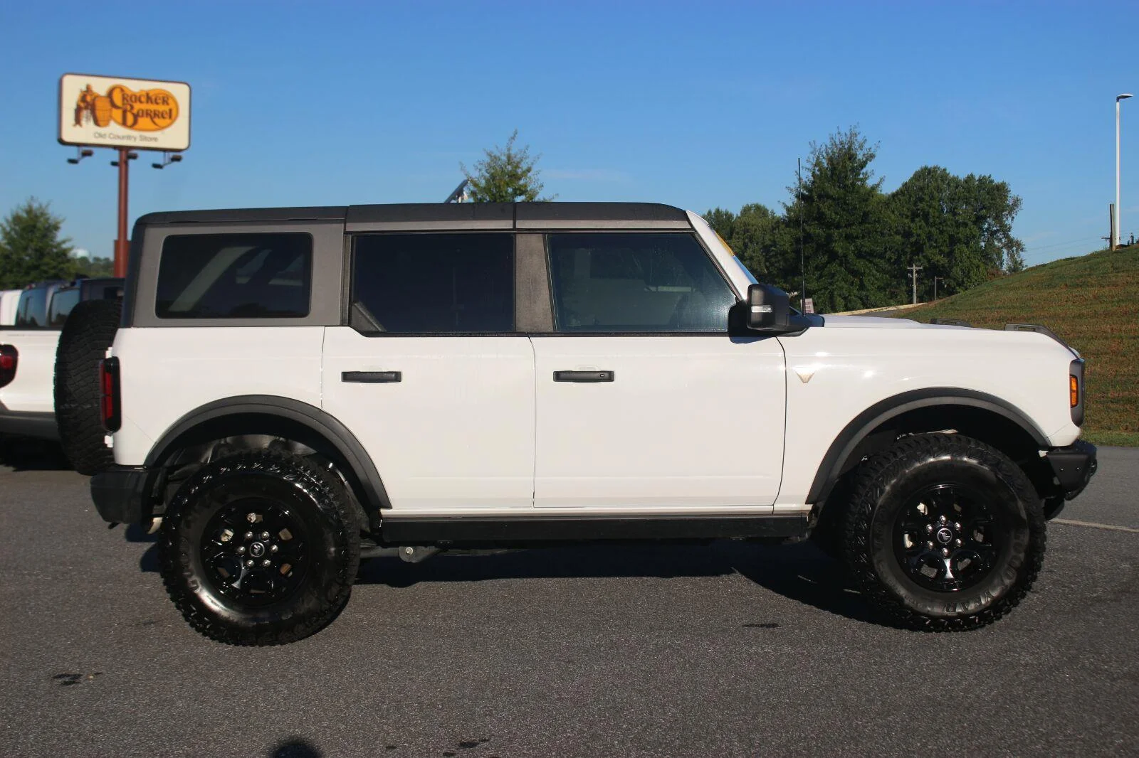 Used 2024 Oxford White Ford Badlands image 8