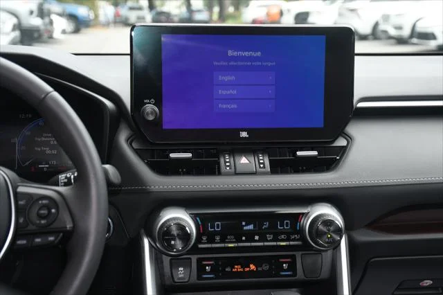 Certified Used 2024 WIND CHILL PEARL Toyota  image 18