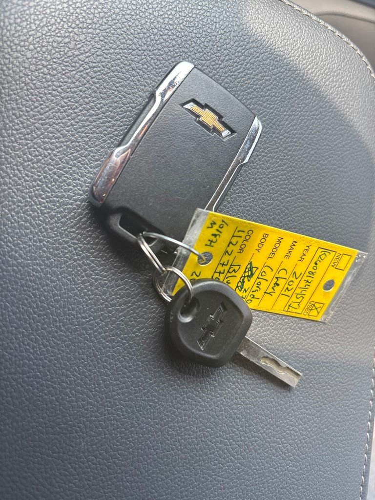 Used 2021 Blue Chevrolet Z71 image 28