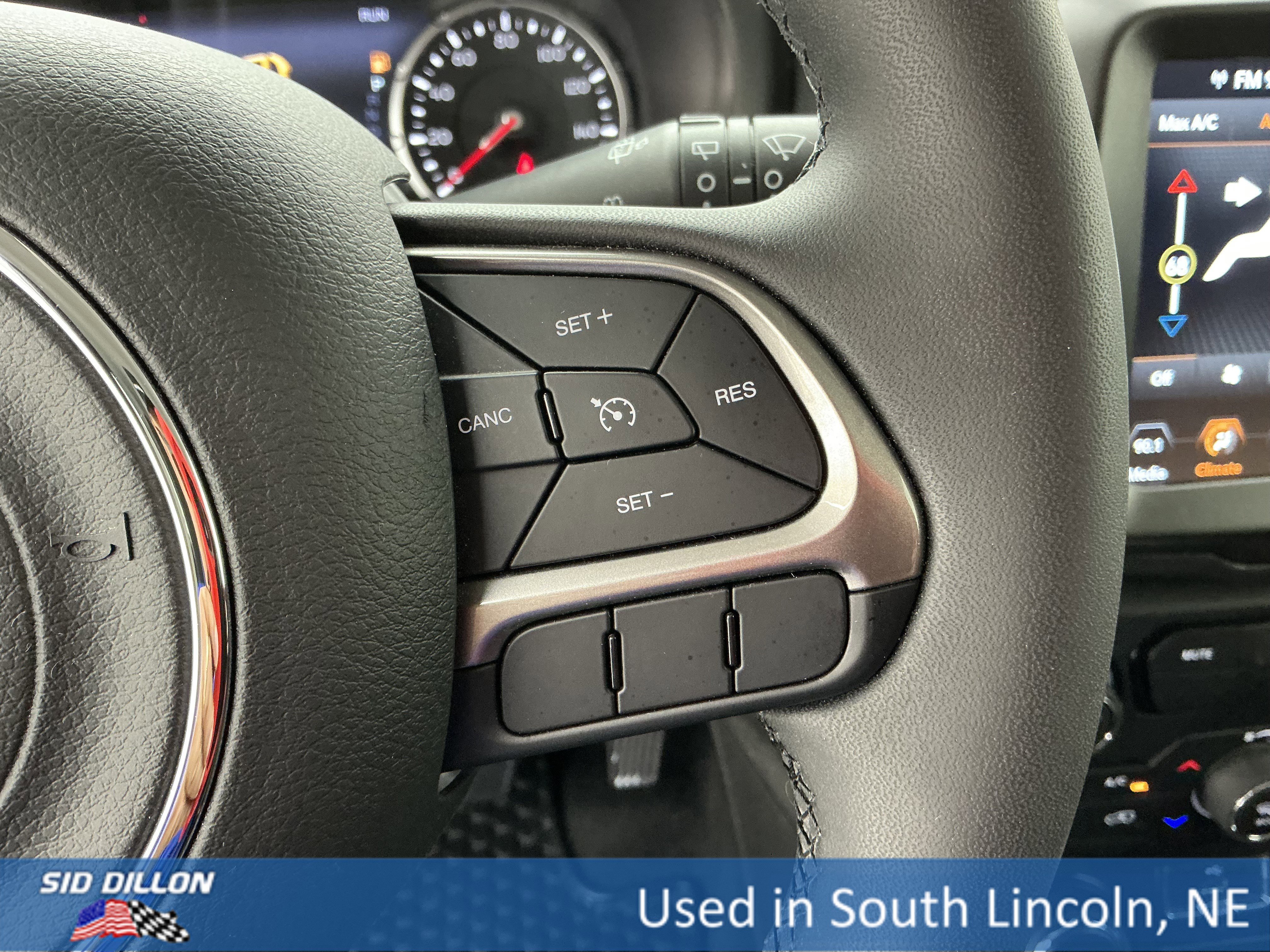 Used 2022 Graphite Gray Jeep Latitude image 10