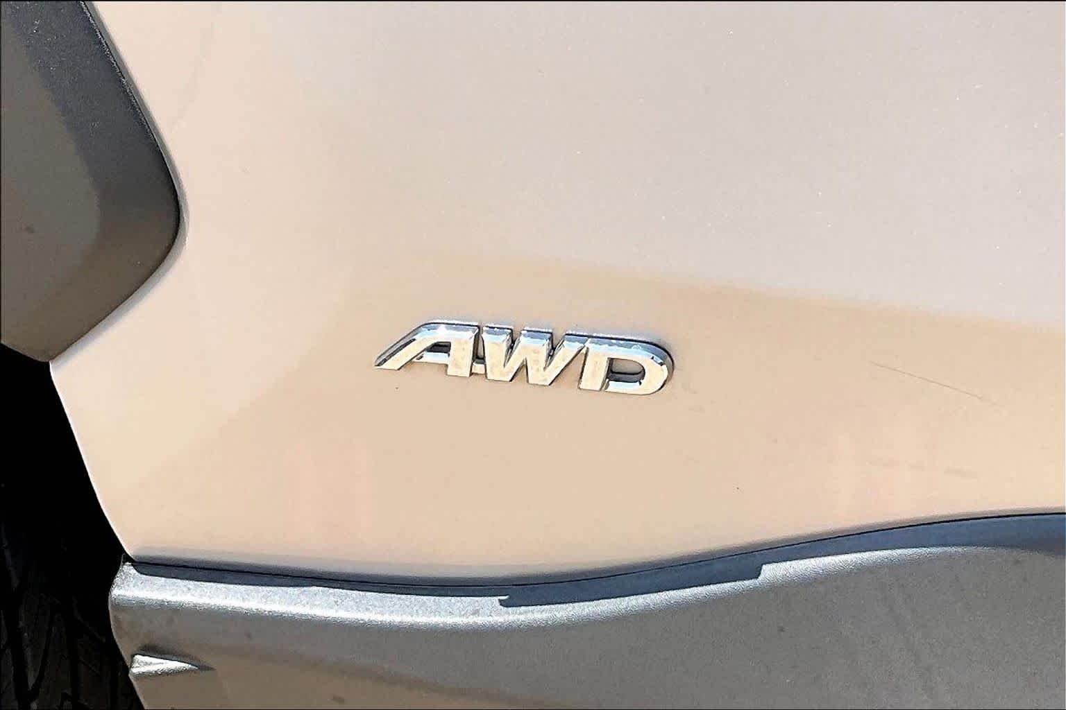 Used 2022 Silver Sky Metallic Toyota Hybrid XLE image 10