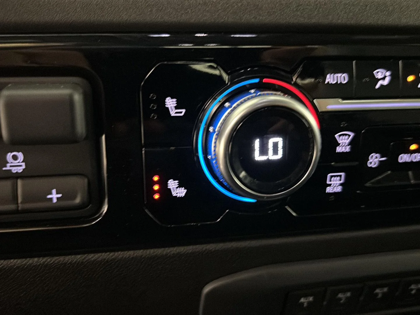 Used 2025 Sterling Metallic GMC SLE image 27