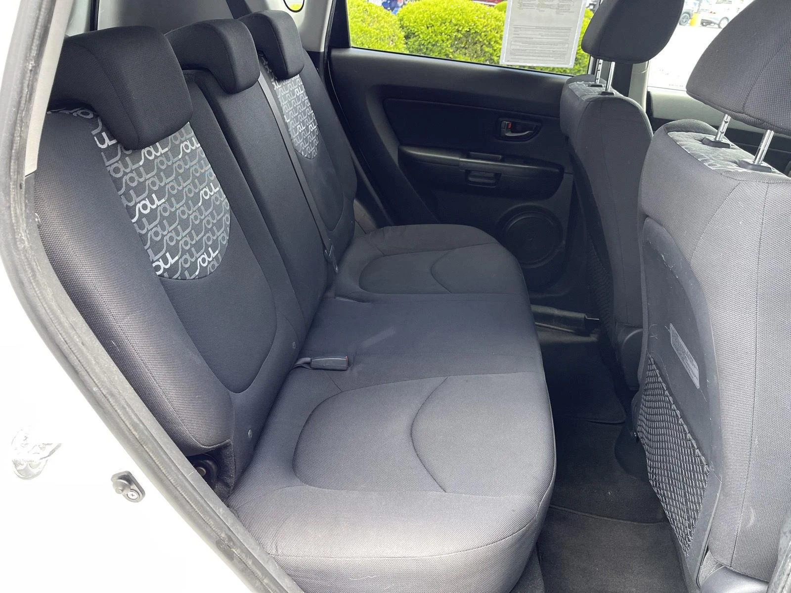 Used 2010 Clear White Kia + image 28