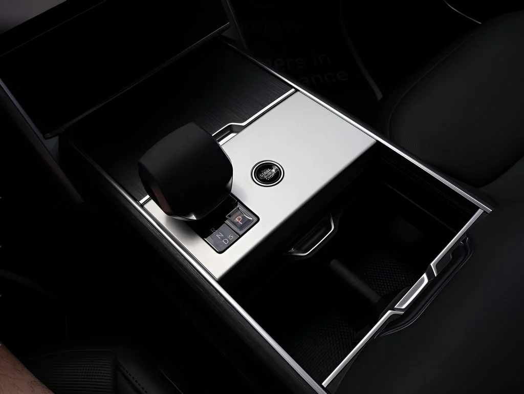 Certified Used 2025 Santorini Black Land Rover SE image 25