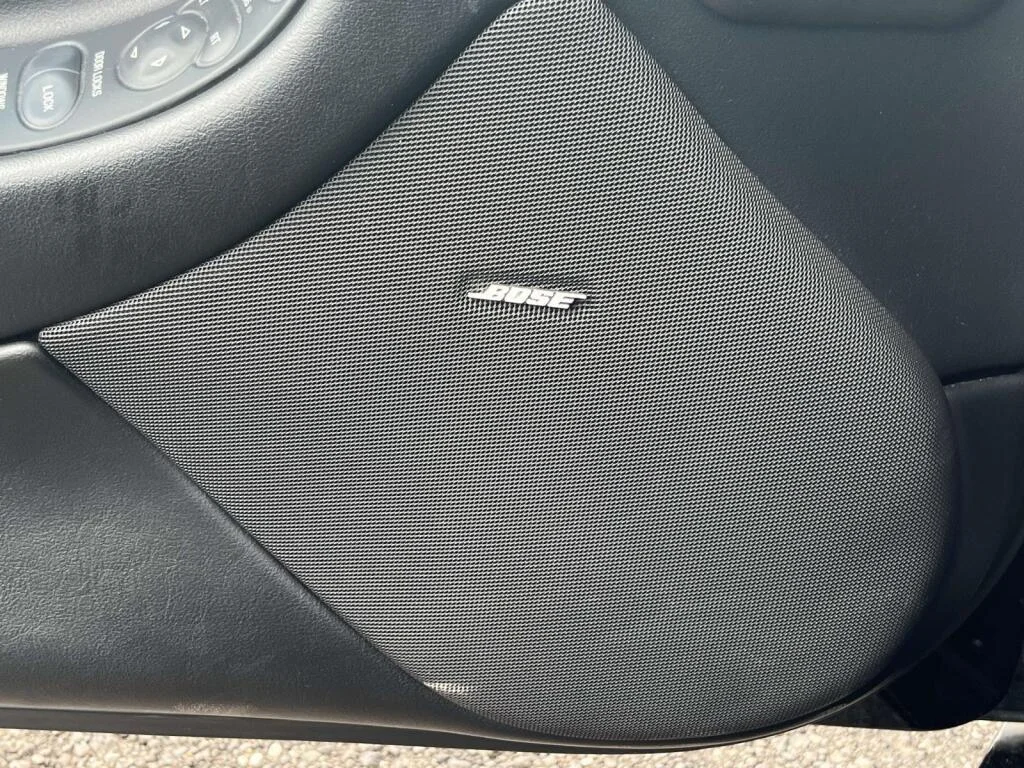 Used 2000 Black Chevrolet  image 22
